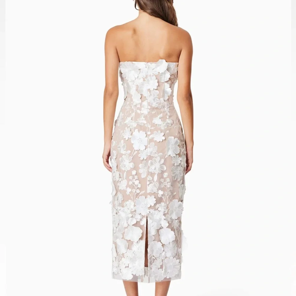 Elliatt Strapless White Floral Appliqué Dress - Picture 2 of 9